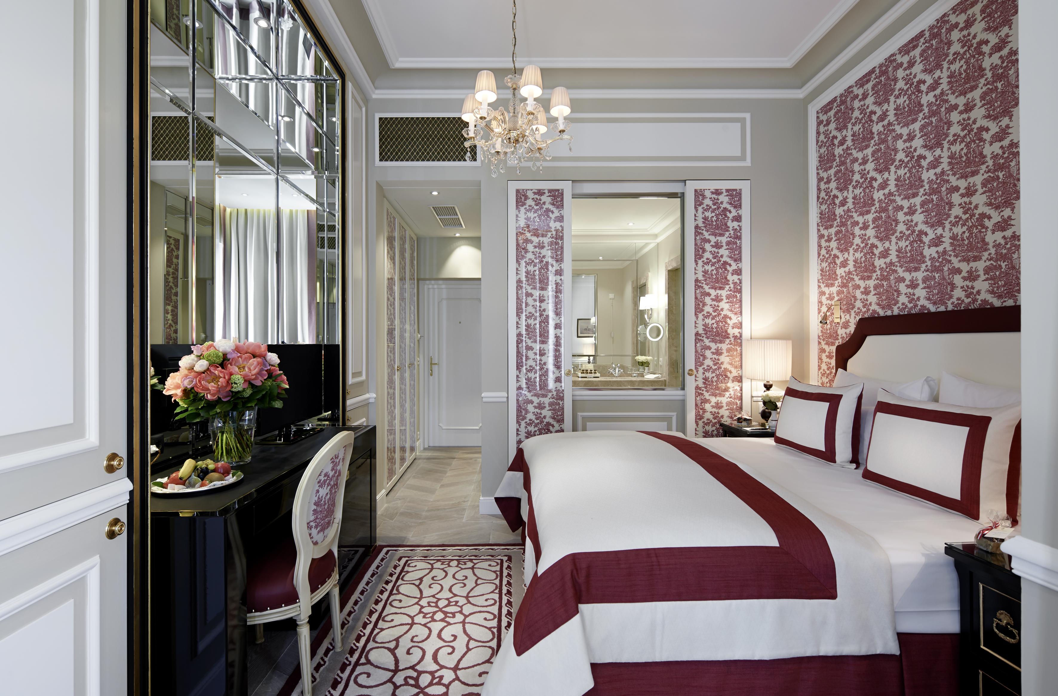 Hotel Sacher Зальцбург Экстерьер фото A suite at the Mandarin Oriental, Paris