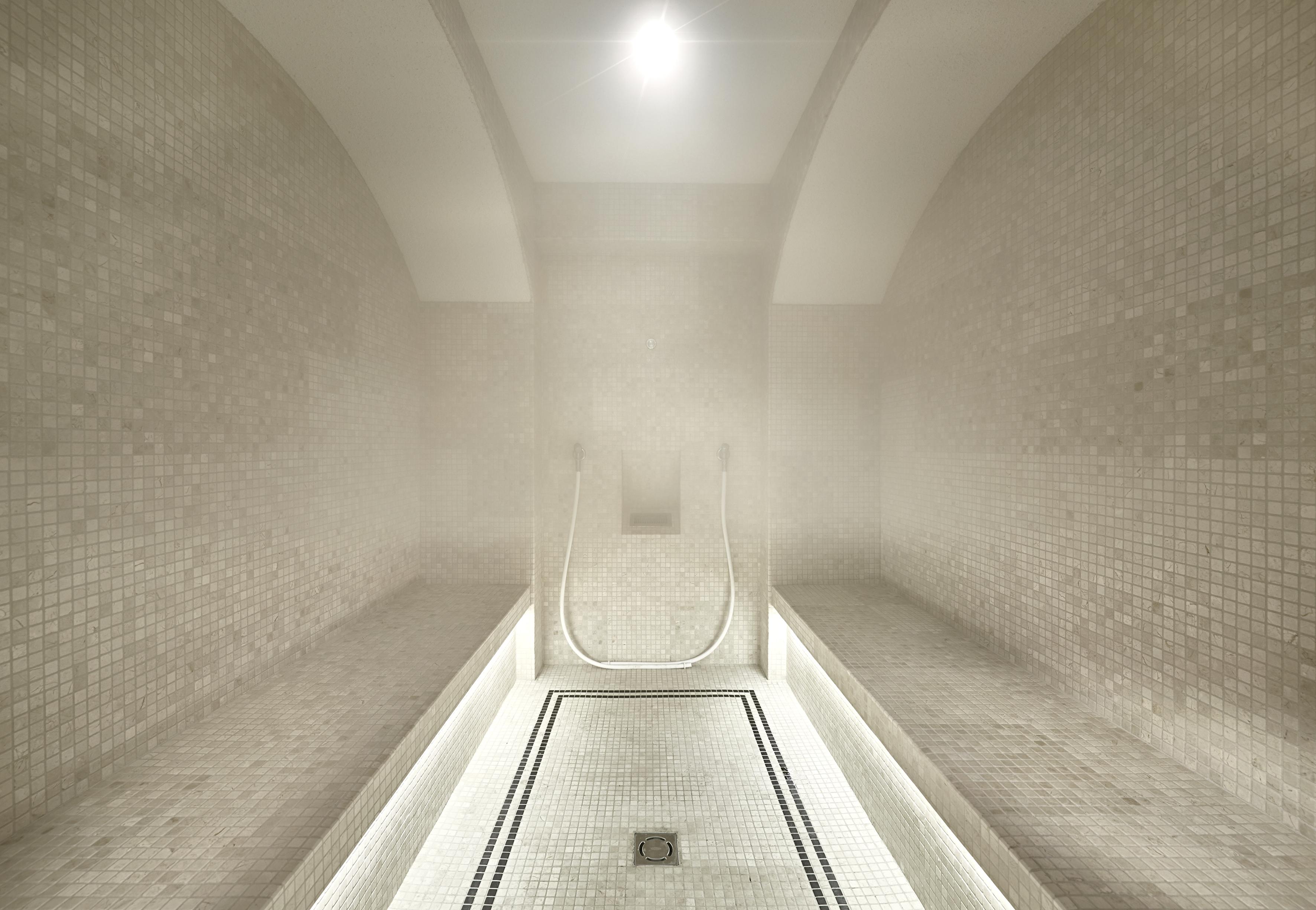 Hotel Sacher Зальцбург Экстерьер фото A modern steam bath