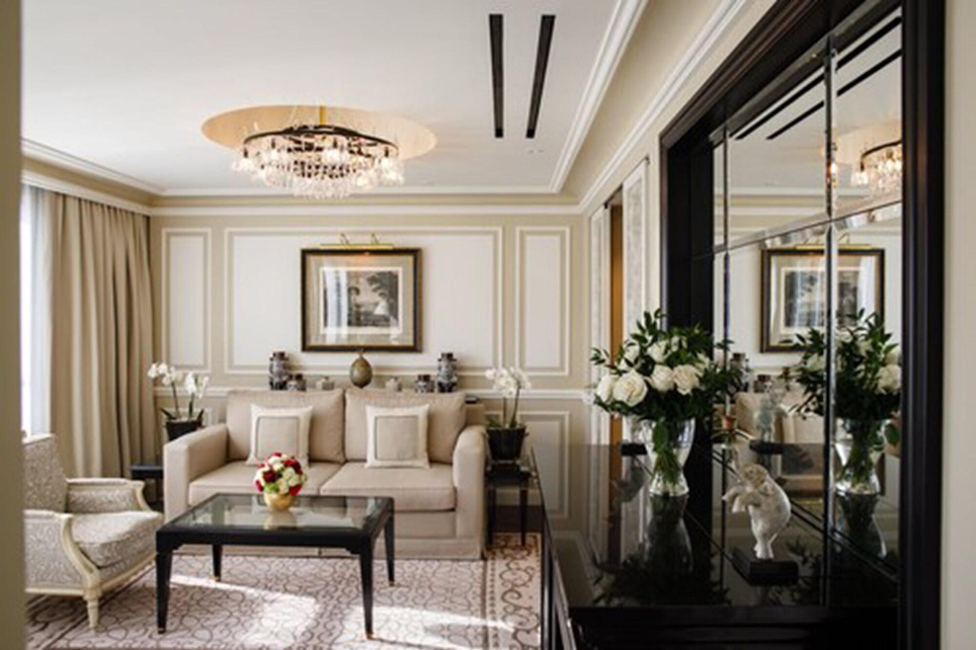 Hotel Sacher Зальцбург Экстерьер фото A suite at the Four Seasons Hotel