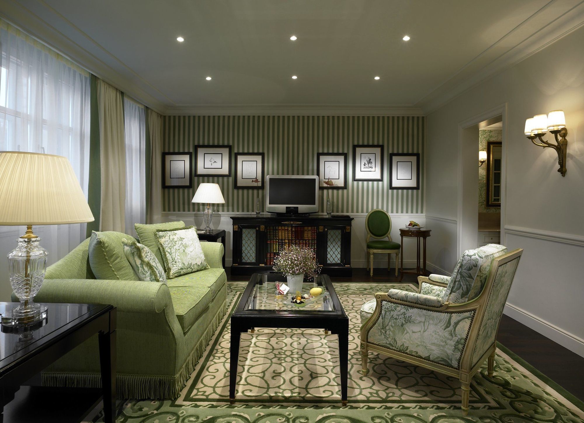 Hotel Sacher Зальцбург Интерьер фото Living room