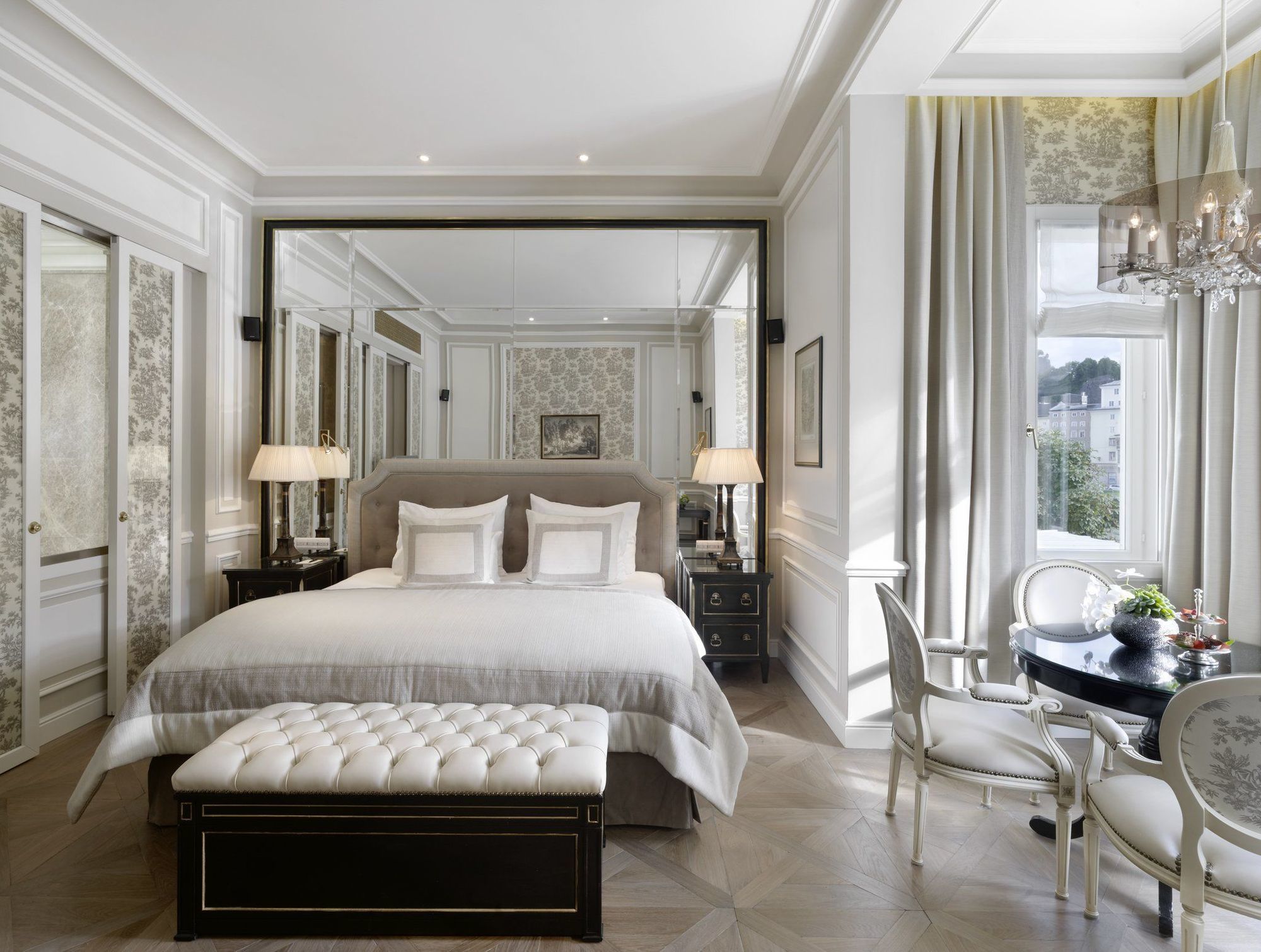 Hotel Sacher Зальцбург Номер фото A bedroom at the Mandarin Oriental, Paris