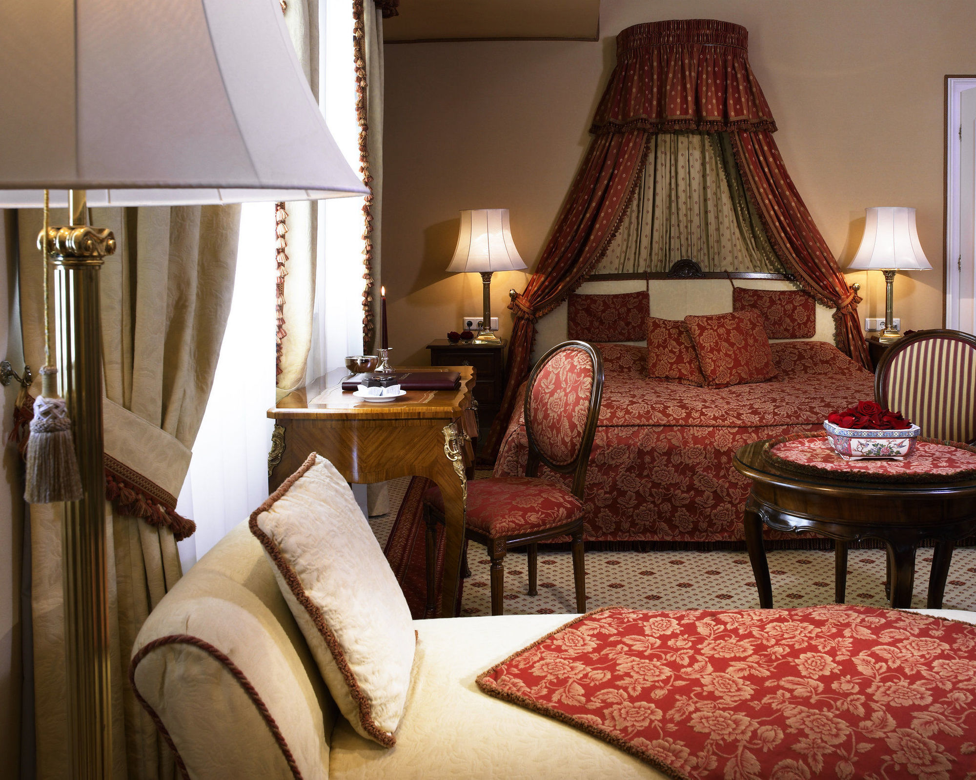Hotel Sacher Зальцбург Номер фото A suite at the Hotel de Crillon