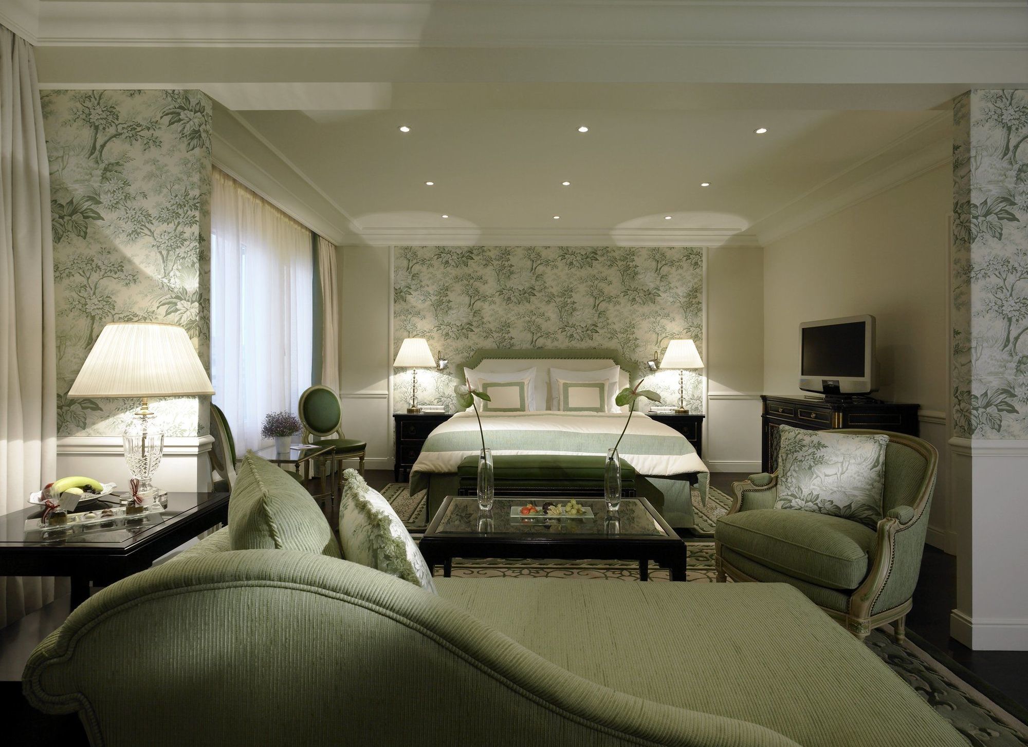 Hotel Sacher Зальцбург Номер фото A suite at the Mandarin Oriental, Paris
